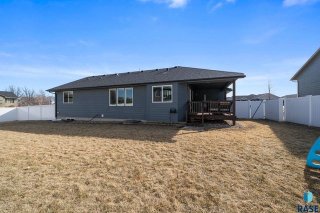 2412 E Stewart Ln Lane, Brandon, SD 57005