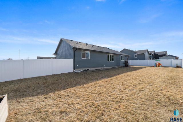 2412 E Stewart Ln Lane, Brandon, SD 57005