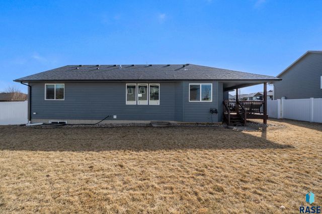 2412 E Stewart Ln Lane, Brandon, SD 57005