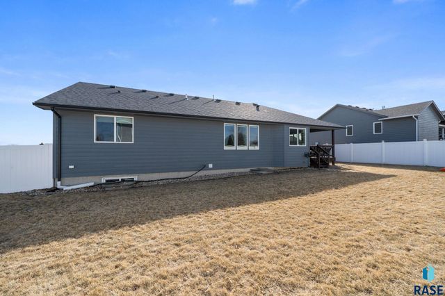 2412 E Stewart Ln Lane, Brandon, SD 57005