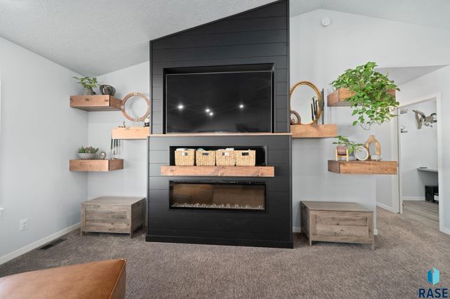 2412 E Stewart Ln Lane, Brandon, SD 57005