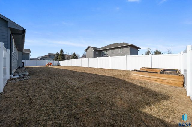 2412 E Stewart Ln Lane, Brandon, SD 57005