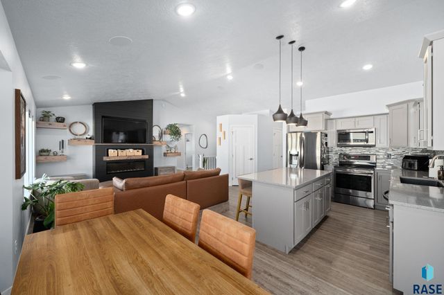 2412 E Stewart Ln Lane, Brandon, SD 57005