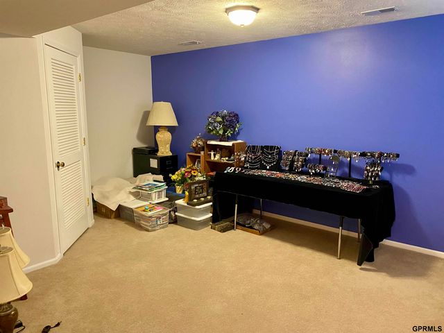 15034 Tibbles Street, Omaha, NE 68116
