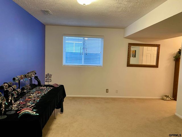 15034 Tibbles Street, Omaha, NE 68116