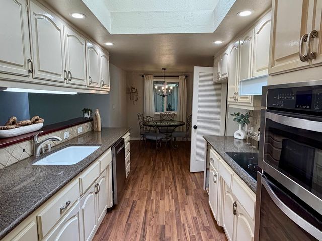 3910 La Honda Way, Carmichael, CA 95608