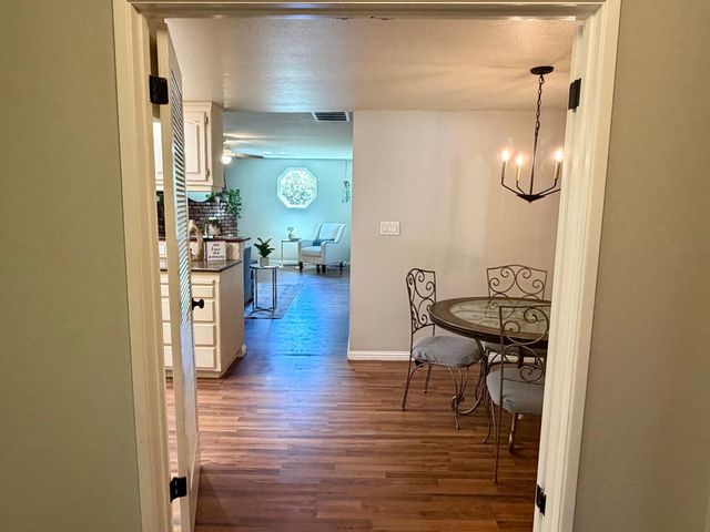3910 La Honda Way, Carmichael, CA 95608