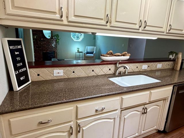 3910 La Honda Way, Carmichael, CA 95608