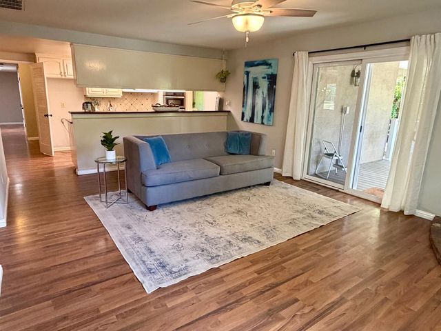 3910 La Honda Way, Carmichael, CA 95608