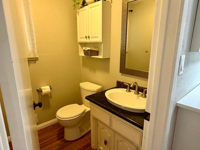 3910 La Honda Way, Carmichael, CA 95608