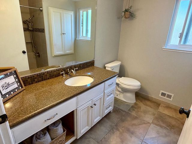 3910 La Honda Way, Carmichael, CA 95608