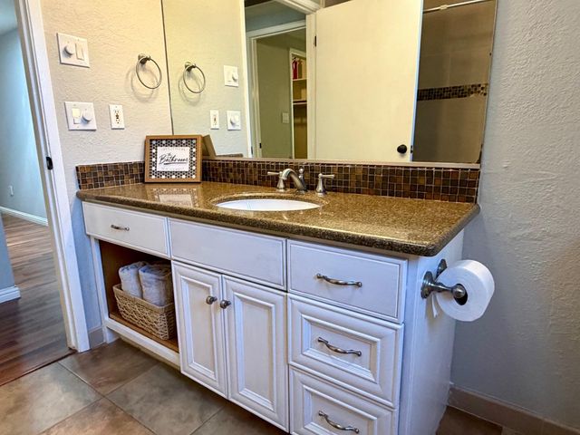 3910 La Honda Way, Carmichael, CA 95608