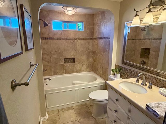 3910 La Honda Way, Carmichael, CA 95608