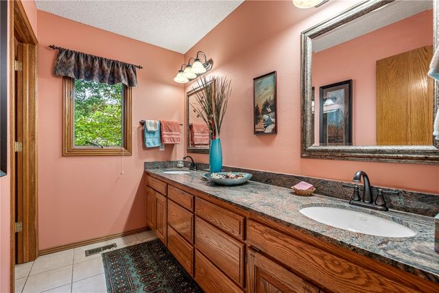 6 Devizis Drive, Bella Vista, AR 72714