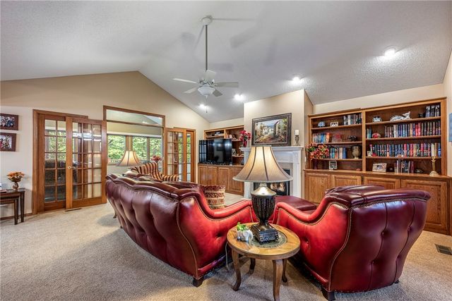 6 Devizis Drive, Bella Vista, AR 72714