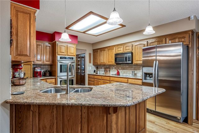 6 Devizis Drive, Bella Vista, AR 72714