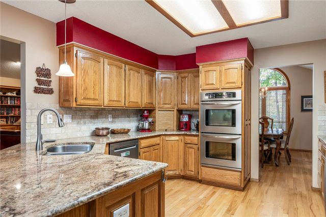 6 Devizis Drive, Bella Vista, AR 72714