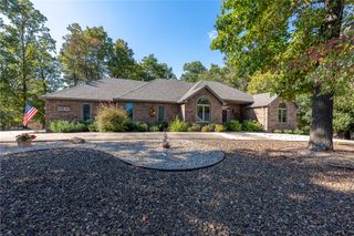 6 Devizis Drive, Bella Vista, AR 72714