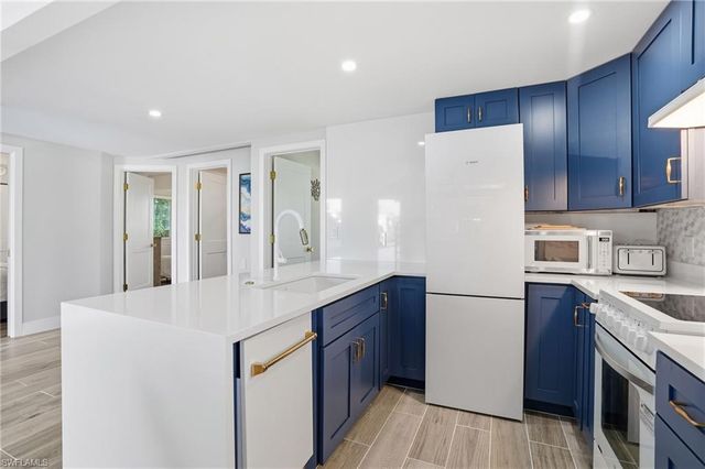 239 Curlew ST, Fort Myers Beach, FL 33931