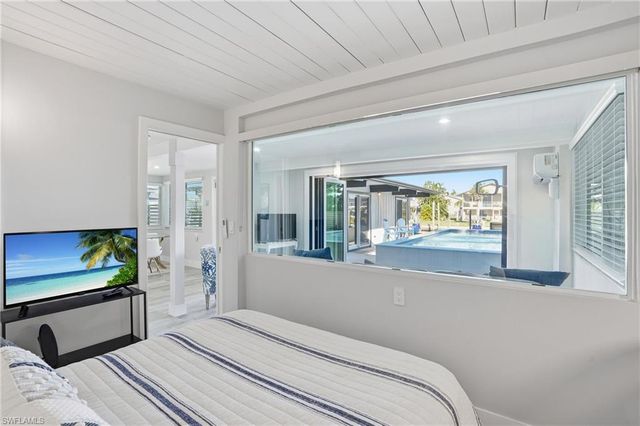 239 Curlew ST, Fort Myers Beach, FL 33931