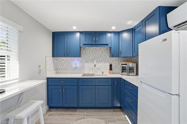239 Curlew ST, Fort Myers Beach, FL 33931