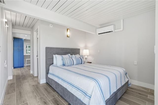 239 Curlew ST, Fort Myers Beach, FL 33931