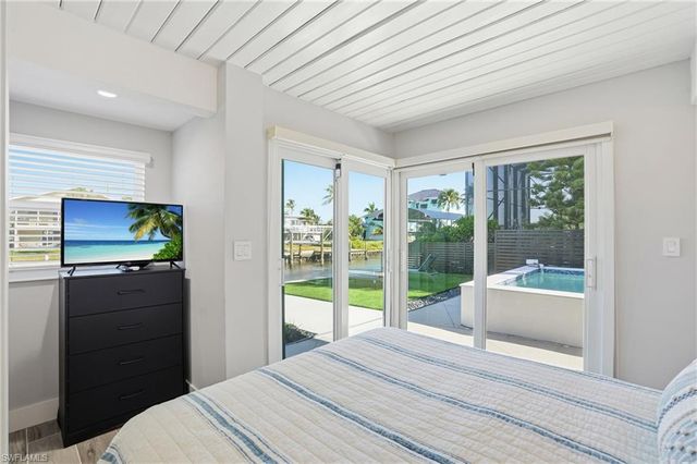 239 Curlew ST, Fort Myers Beach, FL 33931