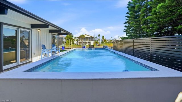 239 Curlew ST, Fort Myers Beach, FL 33931