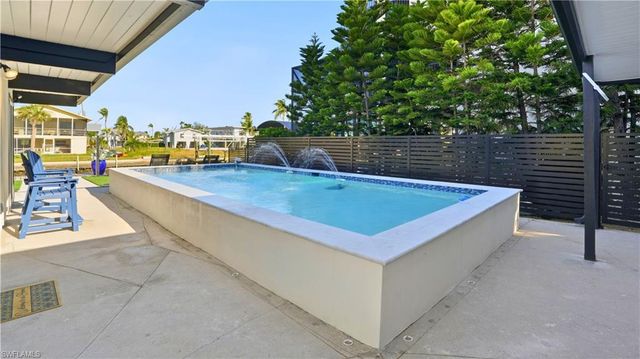 239 Curlew ST, Fort Myers Beach, FL 33931