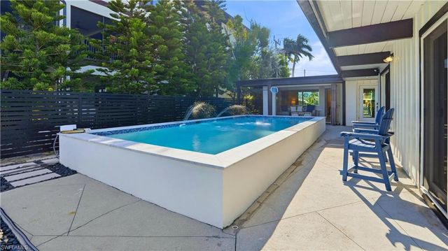 239 Curlew ST, Fort Myers Beach, FL 33931