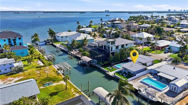 239 Curlew ST, Fort Myers Beach, FL 33931