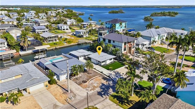 239 Curlew ST, Fort Myers Beach, FL 33931