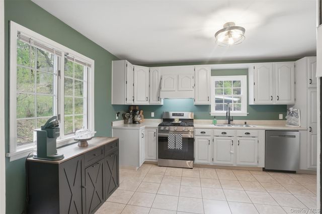 39 Woodside Drive, Warwick, NY 10990