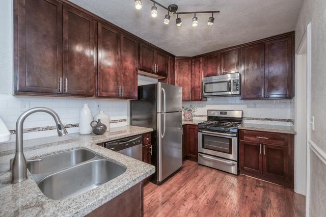 1104 E Fedora Avenue, Fresno, CA 93704