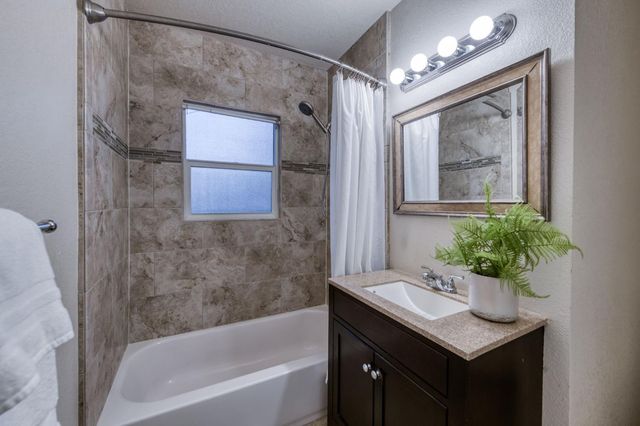 1104 E Fedora Avenue, Fresno, CA 93704