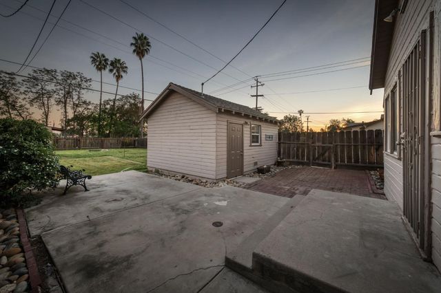1104 E Fedora Avenue, Fresno, CA 93704