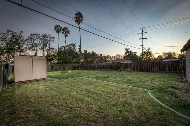 1104 E Fedora Avenue, Fresno, CA 93704