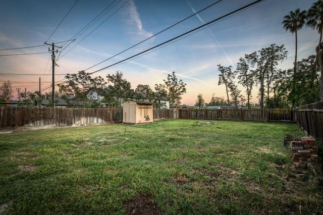 1104 E Fedora Avenue, Fresno, CA 93704