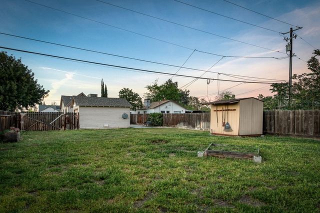 1104 E Fedora Avenue, Fresno, CA 93704
