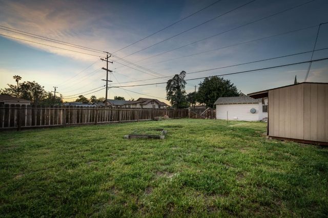 1104 E Fedora Avenue, Fresno, CA 93704