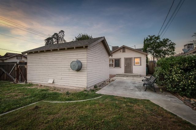 1104 E Fedora Avenue, Fresno, CA 93704