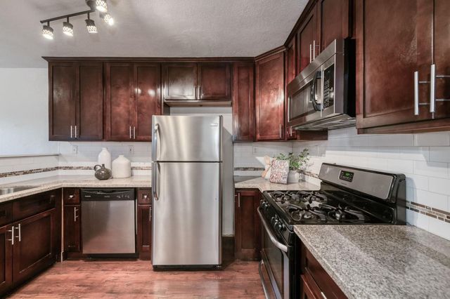 1104 E Fedora Avenue, Fresno, CA 93704