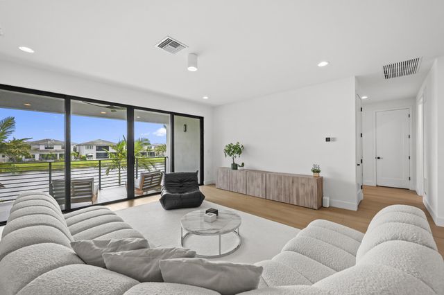 17070 Rainbow Falls Trail, Boca Raton, FL 33496