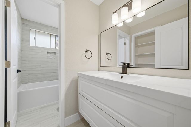 26 N Summer Star Court, The Woodlands, TX 77380