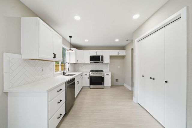 26 N Summer Star Court, The Woodlands, TX 77380