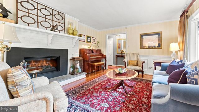 1 COUNTRY CLUB LN, Doylestown, PA 18901