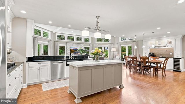 1 COUNTRY CLUB LN, Doylestown, PA 18901