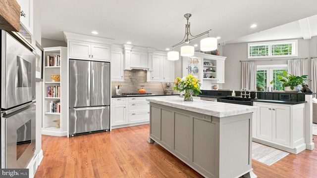 1 COUNTRY CLUB LN, Doylestown, PA 18901