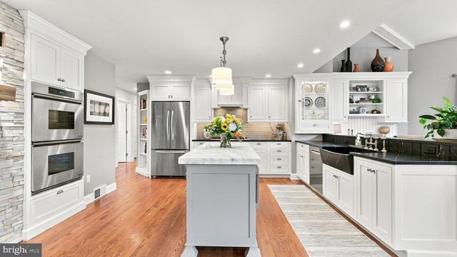 1 COUNTRY CLUB LN, Doylestown, PA 18901