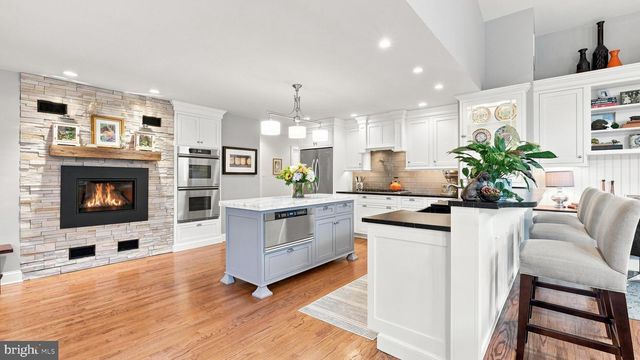 1 COUNTRY CLUB LN, Doylestown, PA 18901